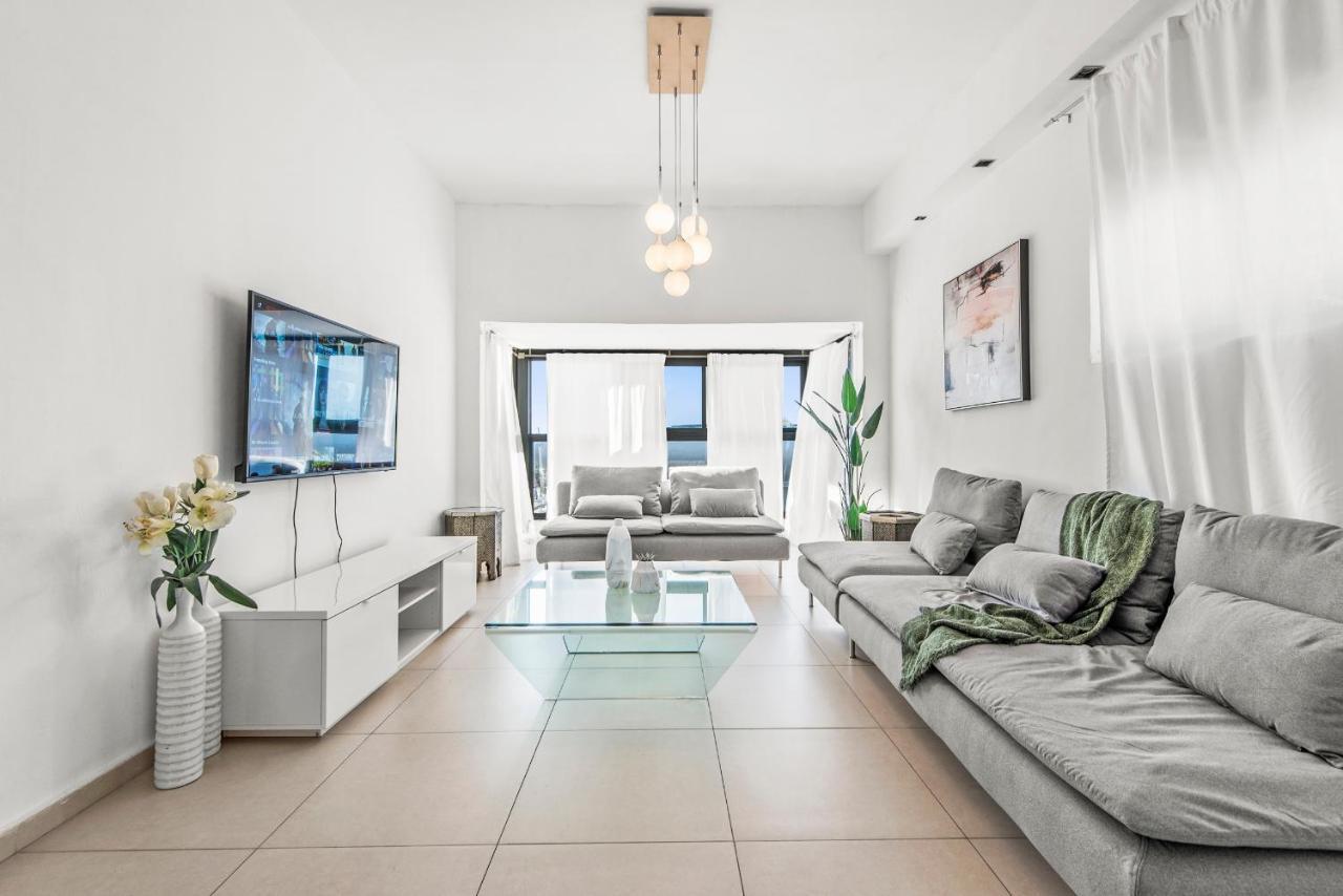 Glorious Renovated Apartment On Top Of The Beach Tel Aviv Dış mekan fotoğraf