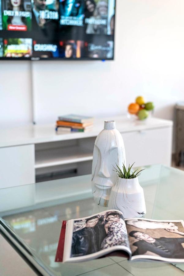 Glorious Renovated Apartment On Top Of The Beach Tel Aviv Dış mekan fotoğraf