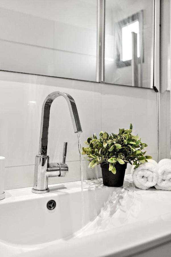 Glorious Renovated Apartment On Top Of The Beach Tel Aviv Dış mekan fotoğraf